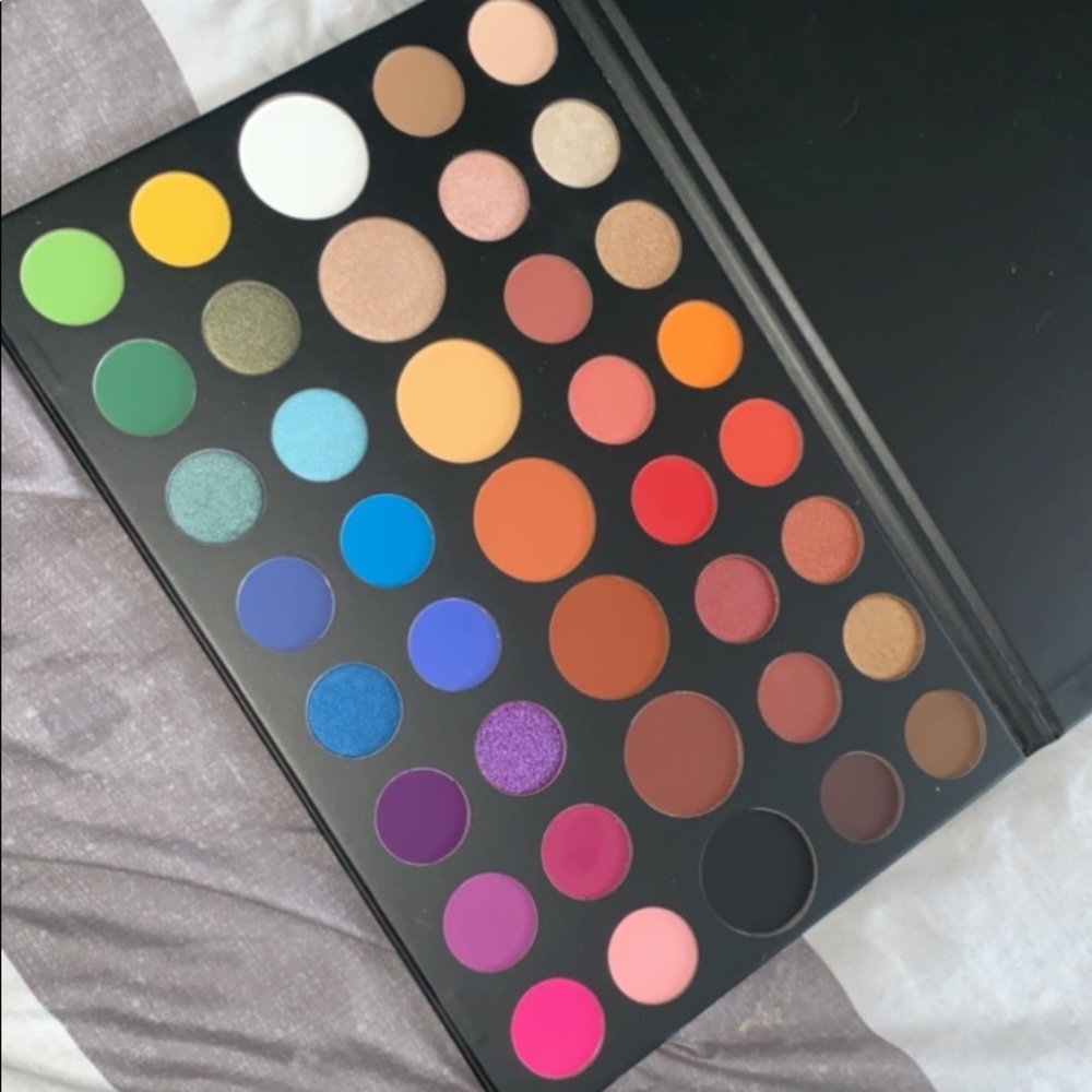 NEW JAMES CHARLES MORPHE PALETTE COMES WITH BOX